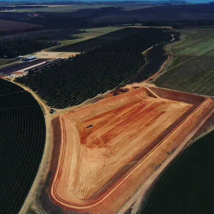 Barragens e reservatórios com laudo técnico.
